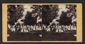 Lapset ja leikkipaikka, Oneida Community, New Yorkin osavaltio, n. 1870 (m/v kuva) tekijältä American Photographer