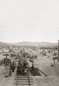 Central Pacific Railwaysin rakentaminen vuonna 1869 - Nevada - Työntekijät rakentavat Central Pacific Companyn rautateitä rakentaakseen ensimmäisen Pohjois-Amerikan mannertenvälisen rautatien. (Keski-Tyynenmeren rautatieyhtiö) tekijältä American Photographer