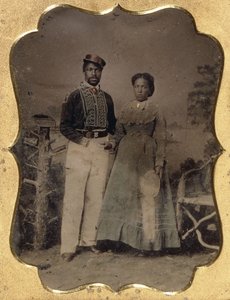 Palomies ja morsian, n. 1860 (neljäslevyinen tinatyyppi, käsinvärjätyt kullatuilla kohokuvioilla, nahka) tekijältä American Photographer