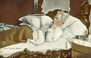 Mark Twain makaa sängyssä ja polttaa sikaria (värikuva). tekijältä American Photographer
