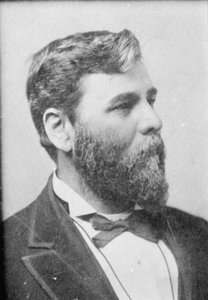 Milton M. Holland tekijältä American Photographer