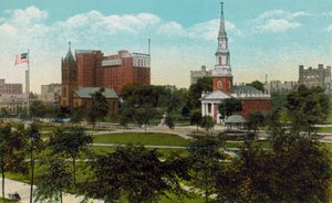New Haven, Conn: Trinity Church, Taft Hotel ja Center Church Greenin toiselta puolelta (värikuva). tekijältä American Photographer