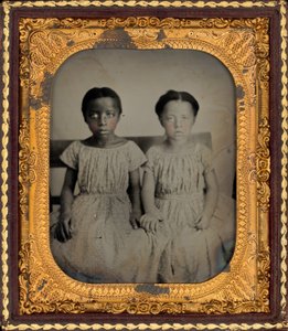 Muotokuva kahdesta tytöstä,c. 1860 (kuva) tekijältä American Photographer