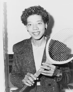 Tennistähti Althea Gibson, Yhdysvallat, 1956 tekijältä American Photographer
