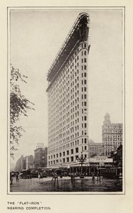 "Flat-Iron" lähestyy valmistumistaan (s/w-kuva). tekijältä American Photographer