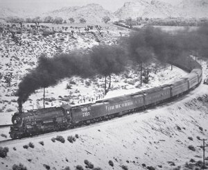 Santa Fe Railroadin "Grand Canyon Limited" -juna Cajon Passissa Victorvillessä, Kaliforniassa tekijältä American Photographer