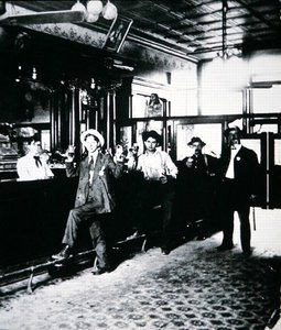 Tyypillinen länsimainen sedan tekijältä American Photographer
