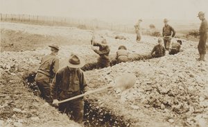 Yhdysvaltain merijalkaväet Ranskassa kaivautumassa sisään, 1917-1919 tekijältä American Photographer