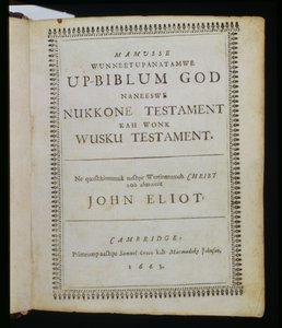 Mamusse Wunneetupanatamwe up-Biblum God (The-Whole Holy his-Bible God), otsikkosivu Raamatusta, joka tunnetaan myös nimellä Eliot Indian Bible, jonka pastori John E on kääntänyt massachusetin kielelle tekijältä American School