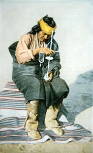 Pueblo mies poraa turkoosia, n.1905 (väri litho) tekijältä American School