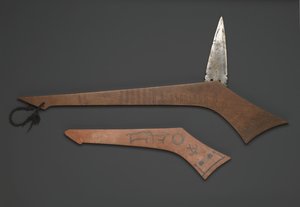 Sioux-sotaklubi, Fort Snellingistä, Minnesotasta (puu ja metalli)