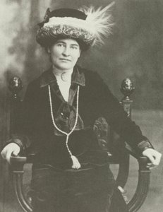 Willa Cather, noin 1910 (kaiverrus). tekijältä American School
