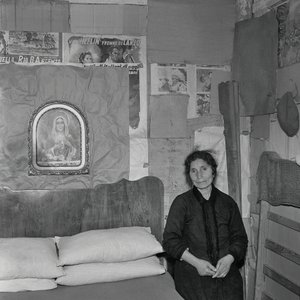 MAKUUHUONE tekijältä Ando Gilardi