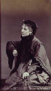 Muotokuva Sarah Bernhardtista (1844-1923) kaupunkiasussa tekijältä Andre Adolphe Eugene Disderi