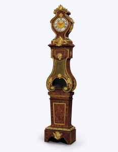 Regency-ormolu-asennettava neljäsosa-iskukello, n. 1720 (ormolu, messinkiupo, sävytetty sarvi ja kuningaspuu)