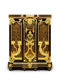 Louis XIV petit armoise, n. 1700–1710 (ormolu, messinki, kilpikonnankuori, eebenpuu ja intarsia)