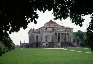 Näkymä Villa Almerico-Caprasta, jonka rakensi italialainen arkkitehti Andrea Palladio (1508-1580) vuosina 1567-1570 ja valmistui Vincenzo Scamozzi (1552-1616) vuonna 1591, Vicenza, Italia tai Andrea Pa Palla Roundabout tekijältä Andrea and Scamozzi Vincenzo Palladio