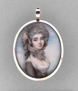 Naisen muotokuva, n. 1785 (akvarelli norsunluun, 9k ruusukultaa, hiukset, kohokuvioitu metallikalvo ja lasi)