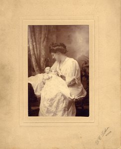 Herttuatar Evelyn Cavendish tyttärensä Lady Annen kanssa