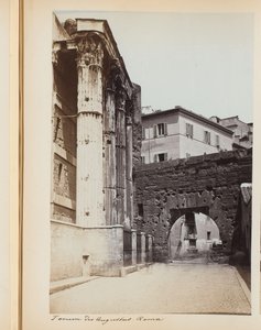 Augustuksen foorumi Roomassa, Italiassa Augustuksen foorumi. Roma (otsikko esineessä) tekijältä Anonymous