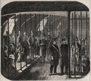 Joukkojen saapuminen laivaan saattueessa Toulonista Cayenneen (Guyana) 8. joulukuuta 1851 annetun asetuksen mukaisesti. Pierre Zacconen (1817-) kaiverrus "Vankiloiden historiasta niiden perustamisesta nykypäivään" (1877) 1895) (Colonia Penale - Penal co tekijältä Anonymous Anonymous