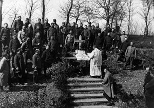 Ensimmäinen maailmansota (1914-1918): Sunnuntain messu Ferme de Cannyssa (Canny-sur-Matz) (osasto 60: Oise) toukokuussa 1915. Yksityinen kokoelma. tekijältä Anonymous Anonymous