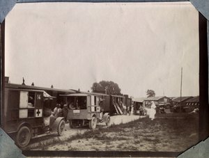 Ensimmäinen maailmansota 1914-1918: Ranskan Punaisen Ristin sairaanhoitajat rokottavat sotilaita Saint Gillesin (Saint-Gilles) asemalla Englannin kanaalissa, Ala-Normandia (Ala-Normandia), Ranska. Anonyymi valokuvaus Kesäkuu 1917. Yksityiskokoelma, Stella. tekijältä Anonymous Anonymous