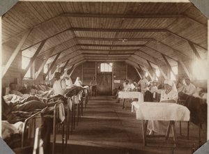Ensimmäinen maailmansota 1914-1918: Ranskan punaisen ristin (punaisen ristin) haavoittuneet sotilaat ja sairaanhoitajat, Couvillen leiri Englannin kanaalissa, Ala-Normandia (Ala-Normandia), Ranska. Nimetön valokuva Heinäkuu 1917. Yksityiskokoelma, Stella. tekijältä Anonymous Anonymous