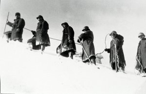 Ensimmäinen maailmansota: italialaiset alppimetsästäjät (alpino tai alpini) nousun aikana tekijältä Anonymous Anonymous