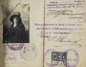 Anna Pavlovan (1881-1931) passi nimettömänä, n. 1920 - Valokuva - Yksityinen kokoelma tekijältä Anonymous Anonymous