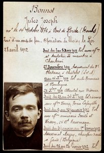 Rikollinen Jules Bonnot (1876-1912) (Bonnot-yhtye) poliisiarkki, jossa on luettelo rikoksista tekijältä Anonymous Anonymous