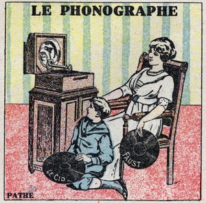 Äänienergia: fonografi. Äiti ja hänen poikansa kuuntelevat levyä Pathe-fonografilla. Anonyymi kuvitus vuodelta 1925. Yksityiskokoelma. tekijältä Anonymous Anonymous