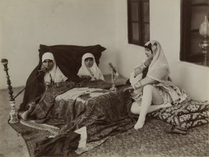 Naiset lepäävät haaremissa, 1800-luvun loppu (hopeaalbumikuva)
