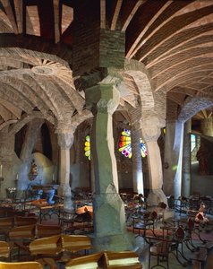 Espanja, Katalonian alue, Barcelonan maakunta, Baix Llobregatin lääni, Santa Coloma de Cervello, Colonia Guellin kirkko, kirkon krypta