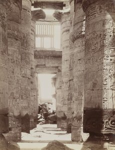 Hypostyle Hall Karnakin temppelissä, näkymä Hypostyle Halliin tekijältä Antonio Beato
