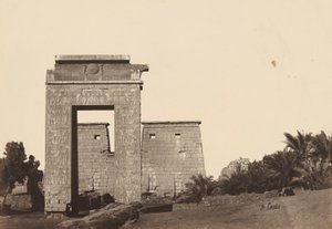 Karnak: Khonsun portti tekijältä Antonio Beato
