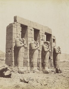 Ramesseum, Thebes, näkymä toisen tuomioistuimen kaakkoon tekijältä Antonio Beato