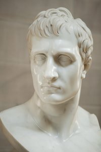 Napoleon Bonaparte (marmori) tekijältä Antonio Canova