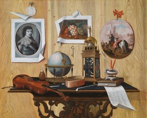 Trompe l"oeil of print ja kaksi maalausta, avain, viulu, maapallo, kello, nuotit ja muut esineet pöydällä tekijältä Antonio Mara