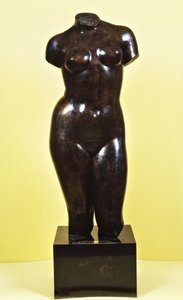 Venus; Torse de Venus, n. 1920 (pronssi ruskealla patinalla) tekijältä Aristide Maillol