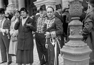 Italialainen fyysikko Enrico Fermi (1901-1954 Nobelin fysiikan palkinto 1938) juhlapuvussa Italian kuninkaallisen akatemian tilaisuudessa (s/w-kuva).