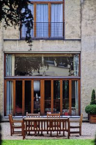 Cassandren talo Versaillesissa (Les Yvelines). Rakennus 1924-1925, arkkitehdit Auguste (1874-1954) ja Gustave (1876-1952) Perret. Rakennettu julistesuunnittelija Jean Marie Mouronille, tunnettu nimellä Cassandre, tehty asebetonista ja varustettu suurella t