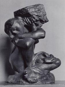 Kaatunut karyatidi kantaa kiveään tekijältä Auguste Rodin