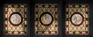 Kirjaston ikkunat, joissa on alankomaalaisia pyöristyksiä, noin 1844 (lasimaalauksia) tekijältä Augustus Welby Northmore Pugin