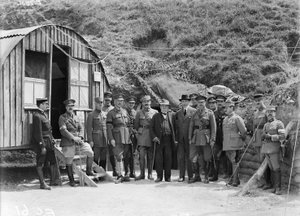 M. Georges Benjamin Clemenceau, Ranskan pääministeri, vierailemassa 4. divisioonassa, kerran ainoa vierailu Australian rintamalla, 7. heinäkuuta 1918 tekijältä Australian Photographer
