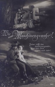 Itävaltalainen konekivääri taistelukentällä ja rakkaansa kanssa (m/v kuva) tekijältä Austrian Photographer