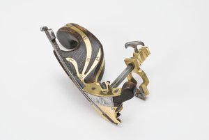 Linja-autojen valmistajien kompassi-aurakone, Etelä-Itävalta, 1800-luvun puoliväli (pelti ja messinki, takorauta ja valkopyökki) (katso myös 701093)