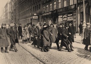 Lenin Tukholmassa Ture Nermanin ja Carl Lindhagenin kanssa 13. huhtikuuta 1917 tekijältä Axel Malmström