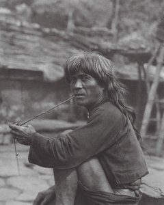 Japani: Paiwan-heimon päällikkö Raishassa (s/w-kuva).