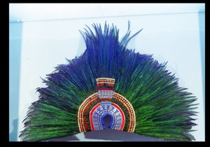 Päähine (höyhen) tekijältä Aztec